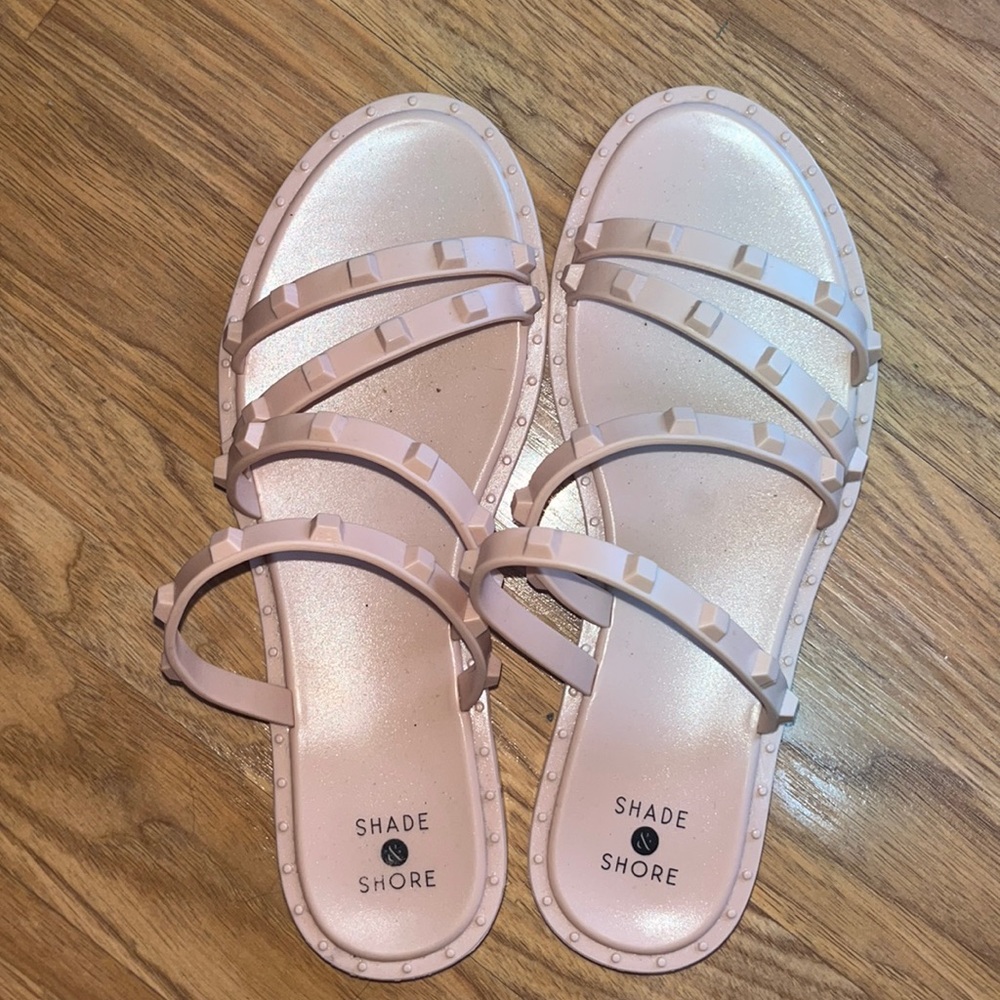 Peach color womens sandals - studded - size 6 shade and shore brand!